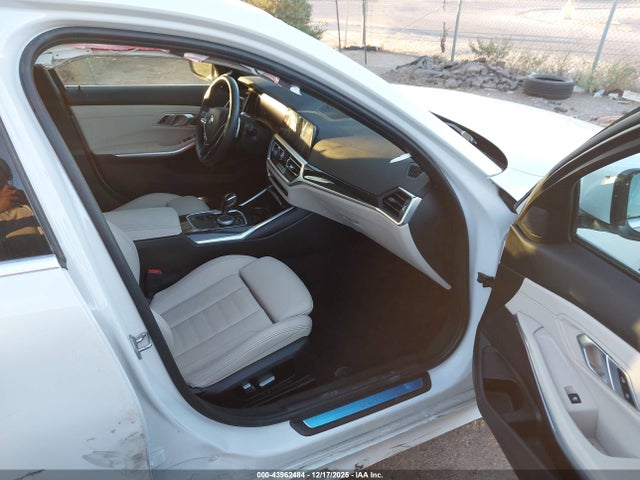 2022 BMW 330I 3MW5R7J00N8C32997 Photo 4