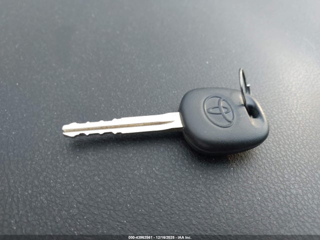 2T1BURHE6JC048188 Toyota COROLLA LE