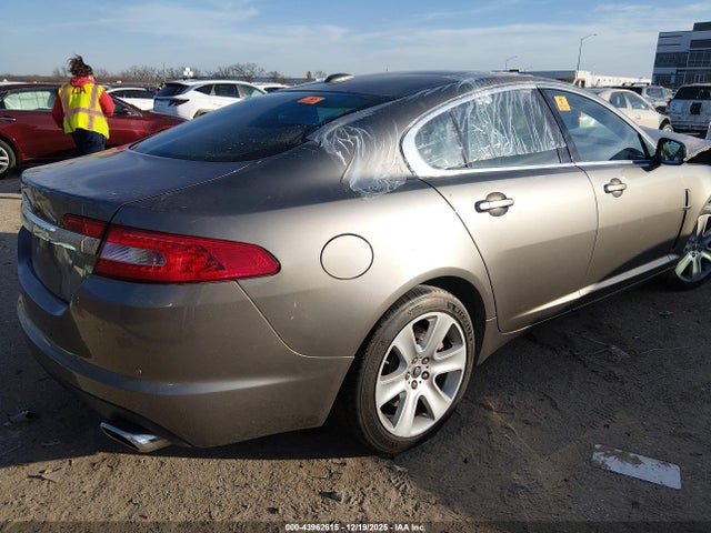2010 JAGUAR XF SAJWA0FA6AHR72388 Photo 3