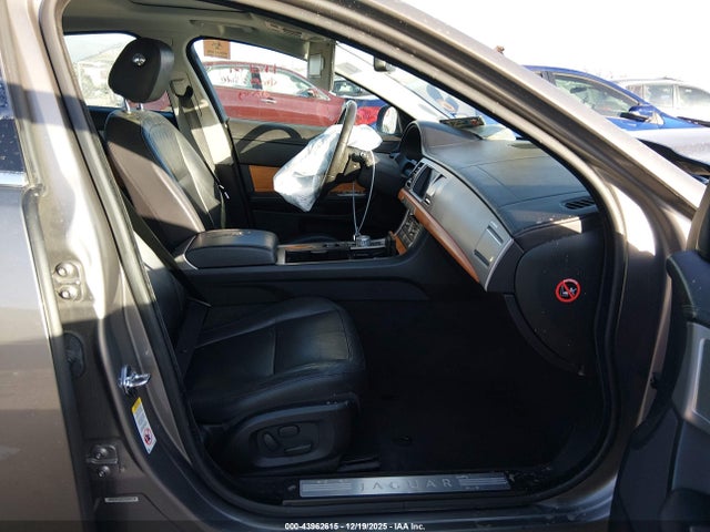 2010 JAGUAR XF SAJWA0FA6AHR72388 Photo 4