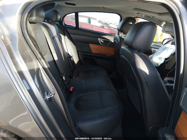 2010 JAGUAR XF SAJWA0FA6AHR72388 Photo 7