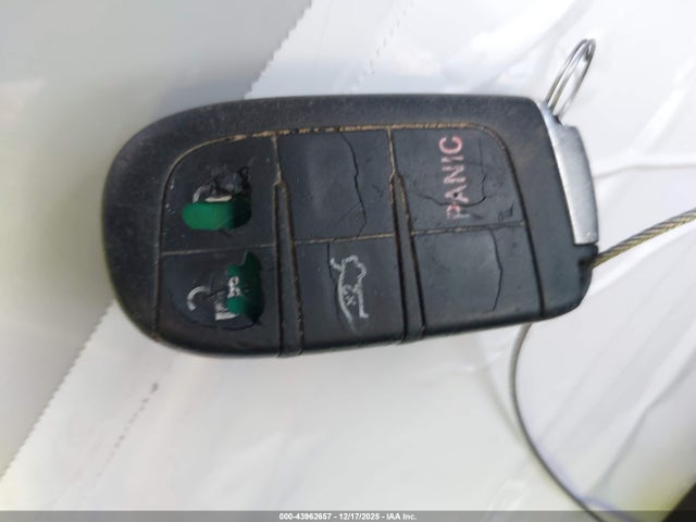 Продажа на аукционе авто 2015 Chrysler 200 Limited, vin: 1C3CCCABXFN564549, номер лота: 43962657