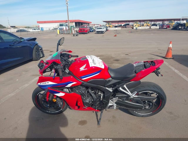 Honda CBR650 R 2024 MLHRH1553R5000324 Image 14
