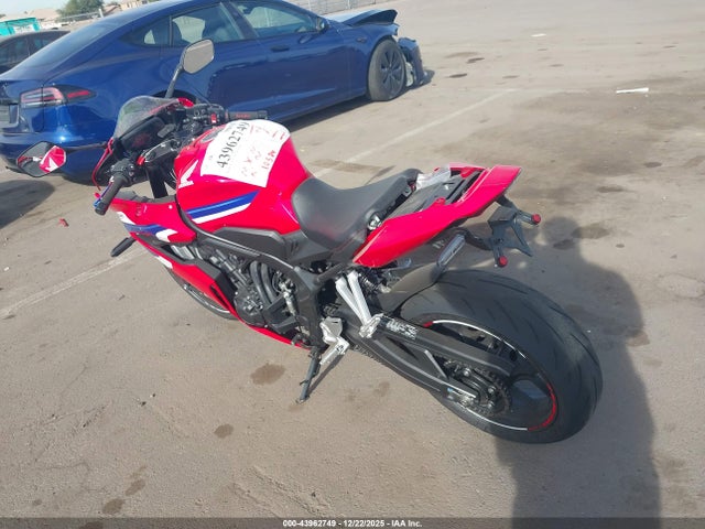 Honda CBR650 R 2024 MLHRH1553R5000324 Image 3