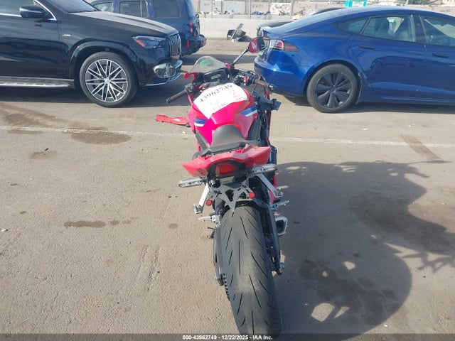 Honda CBR650 R 2024 MLHRH1553R5000324 Image 6