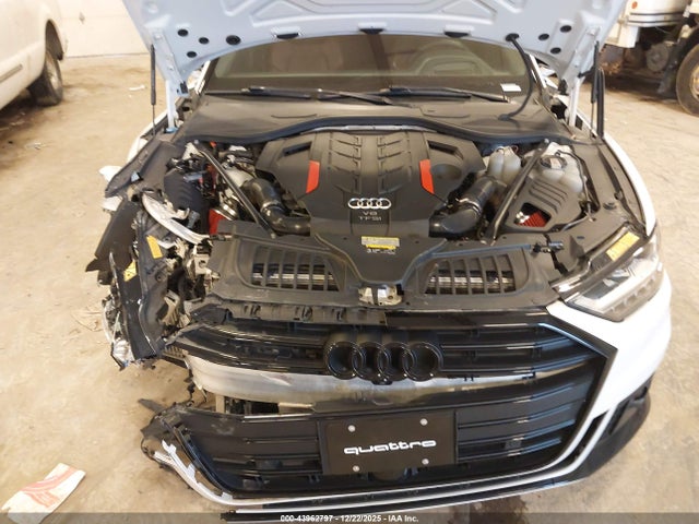 2021 AUDI S8 WAU8SAF83MN019065 Photo 9
