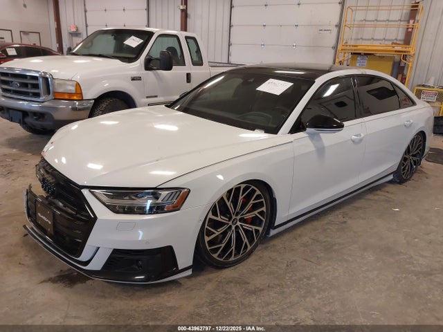2021 AUDI S8 WAU8SAF83MN019065 Photo 1