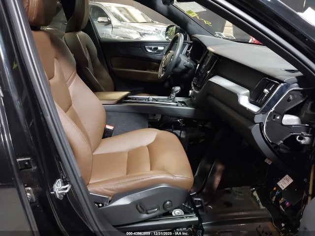 2020 VOLVO XC60 YV4102RK7L1590231 Photo 4
