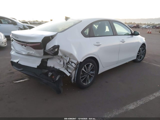 3KPF24AD8PE643906 KIA Forte Lxs