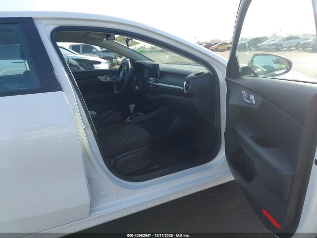 3KPF24AD8PE643906 KIA Forte Lxs
