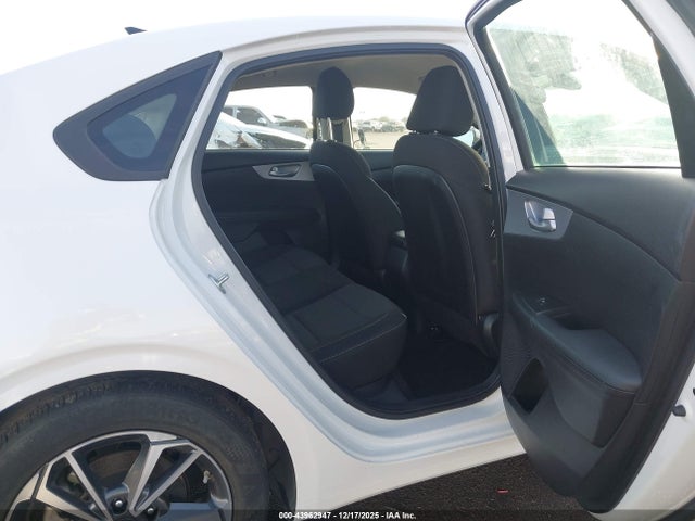 3KPF24AD8PE643906 KIA Forte Lxs