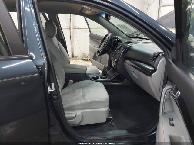 43962981 :رقم المزاد ، 5XYKTDA15BG115608 vin ، 2011 Kia Sorento Lx مزاد بيع