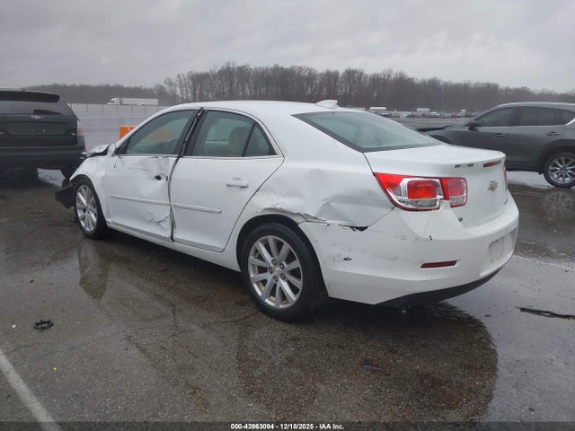 2015 CHEVROLET MALIBU 1G11D5SL2FF116103 Photo 2