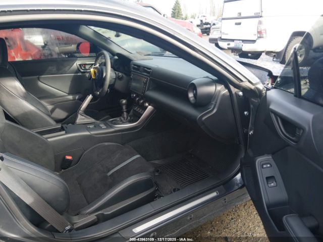 2025 TOYOTA GR86 JF1ZNBE13S9752513 Photo 4