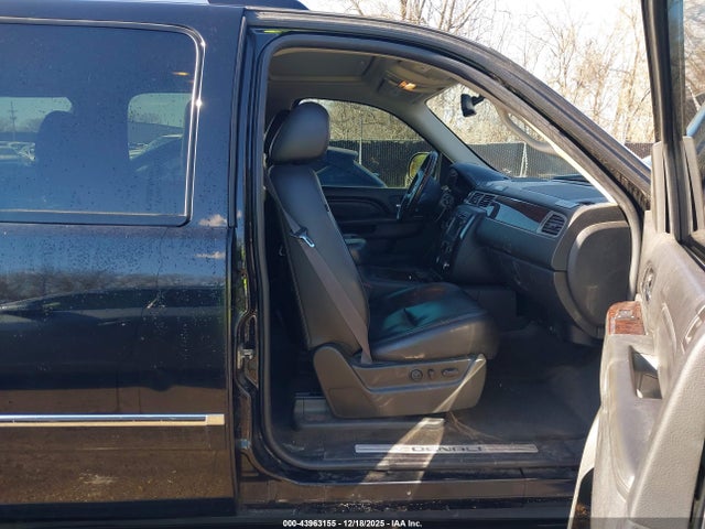 2011 GMC YUKON XL 1500 1GKS2MEF1BR247859 Photo 4