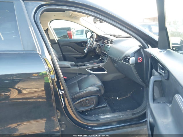 2017 JAGUAR F-PACE SADCL2BV6HA493914 Photo 4