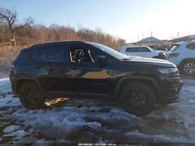43963297 :رقم المزاد ، 3C4NJDBB1NT194296 vin ، 2022 Jeep Compass Altitude 4x4 مزاد بيع