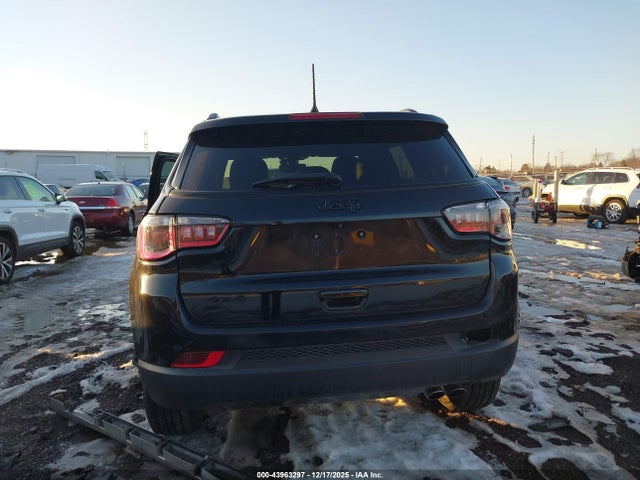 43963297 :رقم المزاد ، 3C4NJDBB1NT194296 vin ، 2022 Jeep Compass Altitude 4x4 مزاد بيع