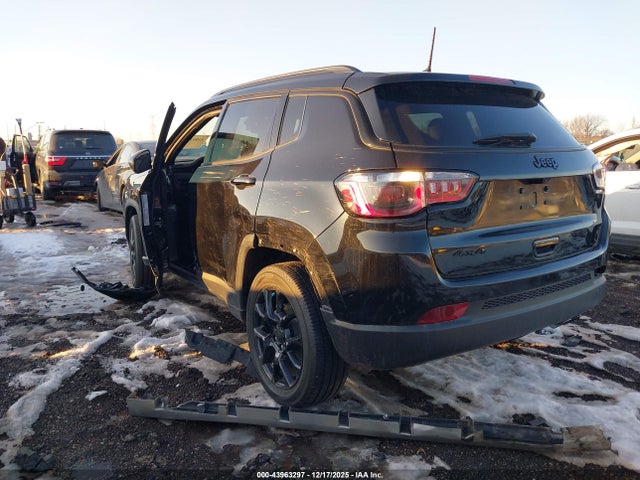 43963297 :رقم المزاد ، 3C4NJDBB1NT194296 vin ، 2022 Jeep Compass Altitude 4x4 مزاد بيع