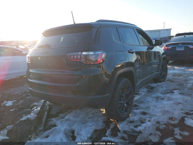 43963297 :رقم المزاد ، 3C4NJDBB1NT194296 vin ، 2022 Jeep Compass Altitude 4x4 مزاد بيع