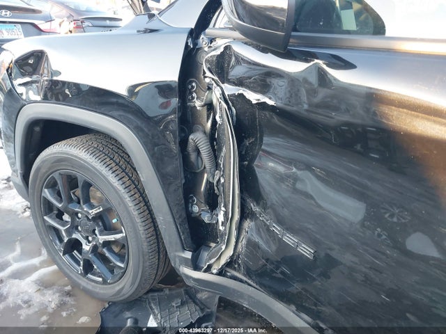 43963297 :رقم المزاد ، 3C4NJDBB1NT194296 vin ، 2022 Jeep Compass Altitude 4x4 مزاد بيع