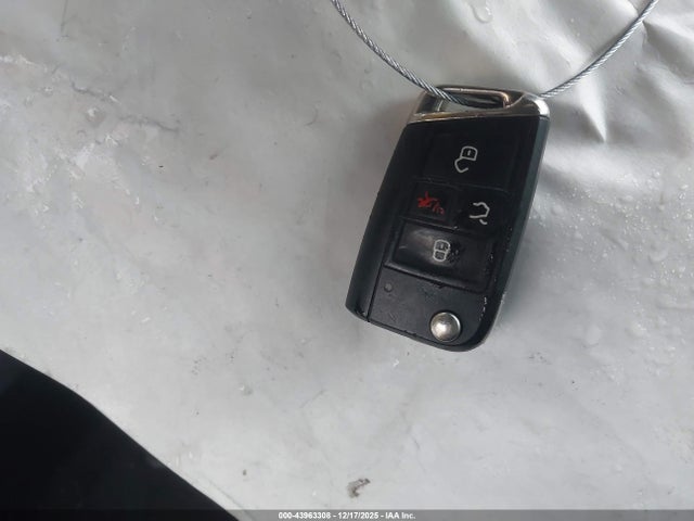 WVWKP7AU8GW915653 Volkswagen E-golf Se