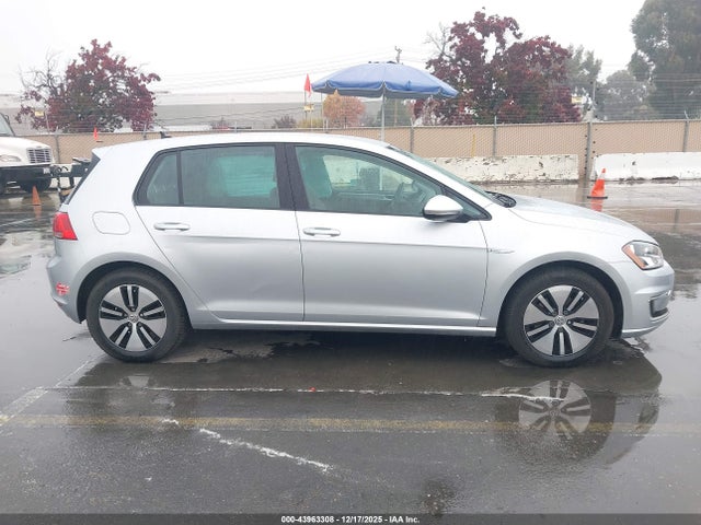WVWKP7AU8GW915653 Volkswagen E-golf Se