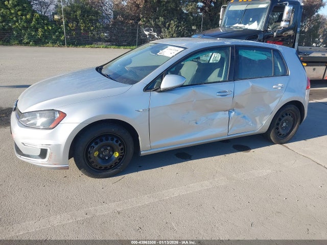 WVWKP7AU8GW915653 Volkswagen E-golf Se