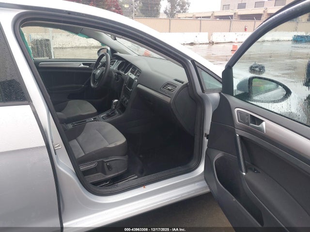 WVWKP7AU8GW915653 Volkswagen E-golf Se