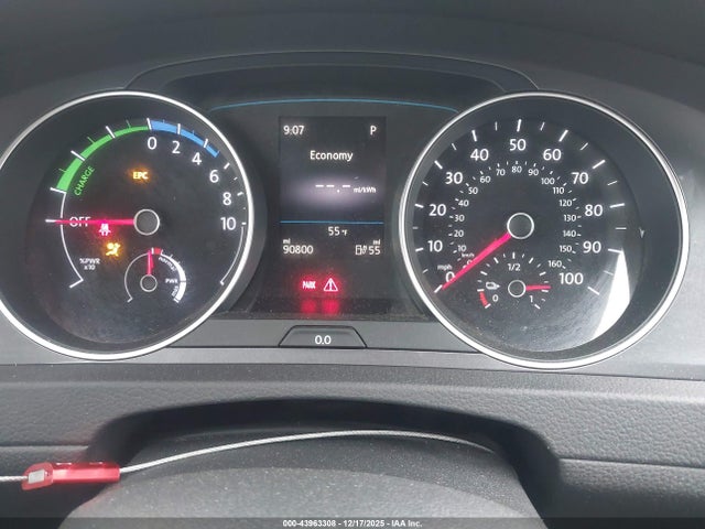 WVWKP7AU8GW915653 Volkswagen E-golf Se