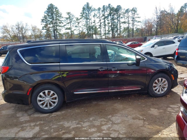 Продаж на аукціоні авто 2017 Chrysler Pacifica Touring-l, vin: 2C4RC1BG6HR553137, номер лоту: 43963311