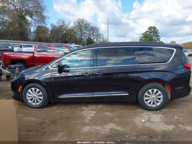 Продаж на аукціоні авто 2017 Chrysler Pacifica Touring-l, vin: 2C4RC1BG6HR553137, номер лоту: 43963311