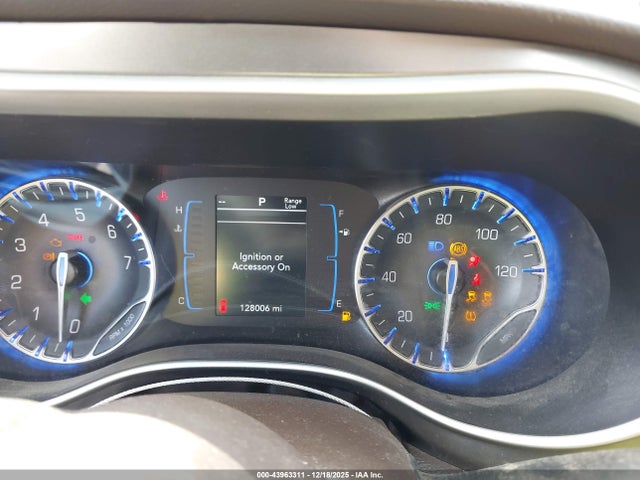Продаж на аукціоні авто 2017 Chrysler Pacifica Touring-l, vin: 2C4RC1BG6HR553137, номер лоту: 43963311