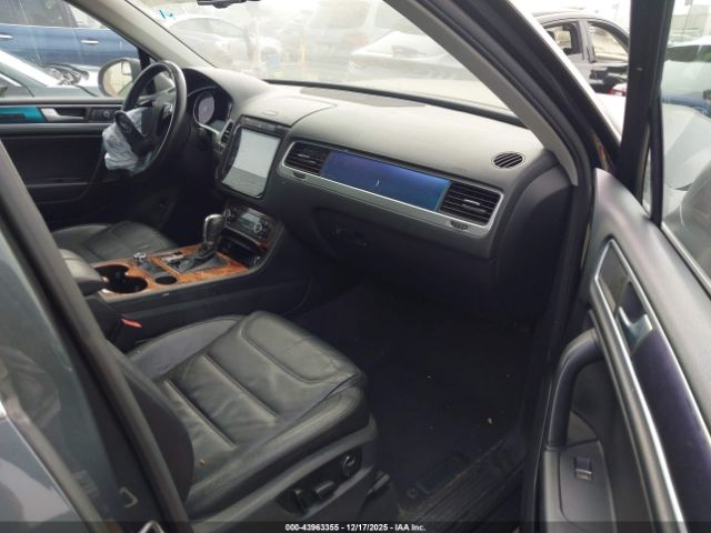 2011 VOLKSWAGEN TOUAREG WVGFF9BP0BD003902 Photo 4