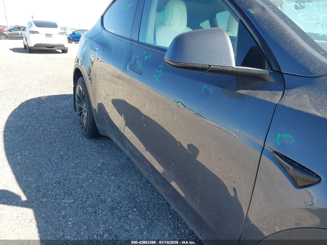 43963396 :رقم المزاد ، 7SAYGDEE2PF617330 vin ، 2023 Tesla Model Y مزاد بيع