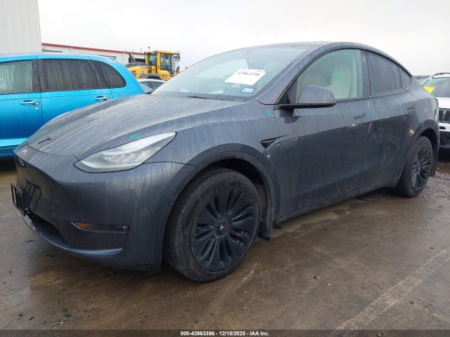 2023 TESLA MODEL Y 7SAYGDEE2PF617330 Photo 1