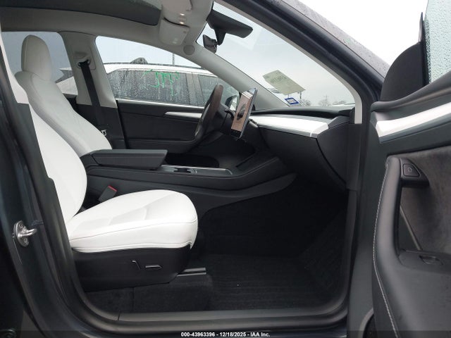 2023 TESLA MODEL Y 7SAYGDEE2PF617330 Photo 4