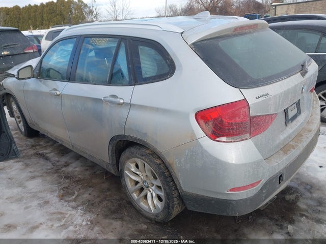 2015 BMW X1 WBAVL1C55FVY31500 Photo 2