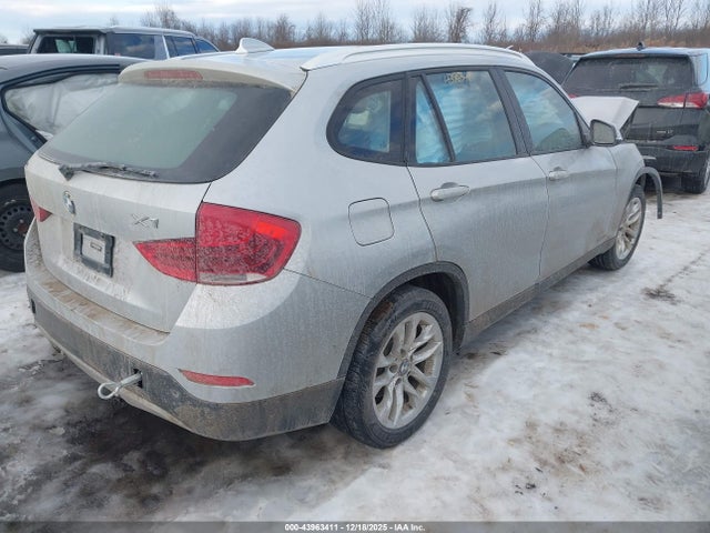2015 BMW X1 WBAVL1C55FVY31500 Photo 3