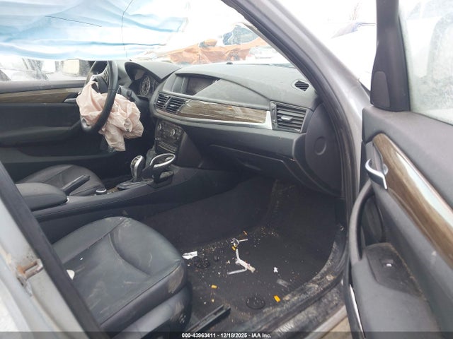 2015 BMW X1 WBAVL1C55FVY31500 Photo 4