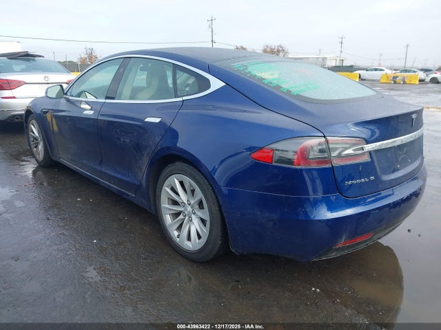 2017 TESLA MODEL S 5YJSA1E2XHF202430 Photo 2