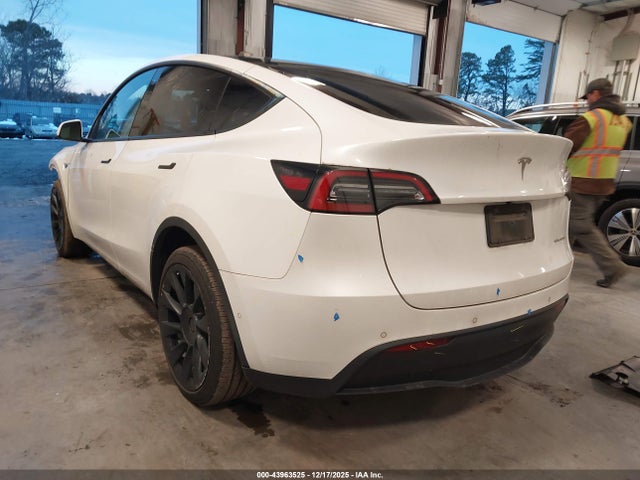 2022 TESLA MODEL Y 7SAYGDEE3NF435942 Photo 2