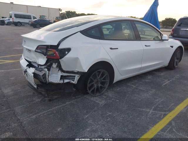2022 TESLA MODEL 3 5YJ3E1EA4NF157593 Photo 3