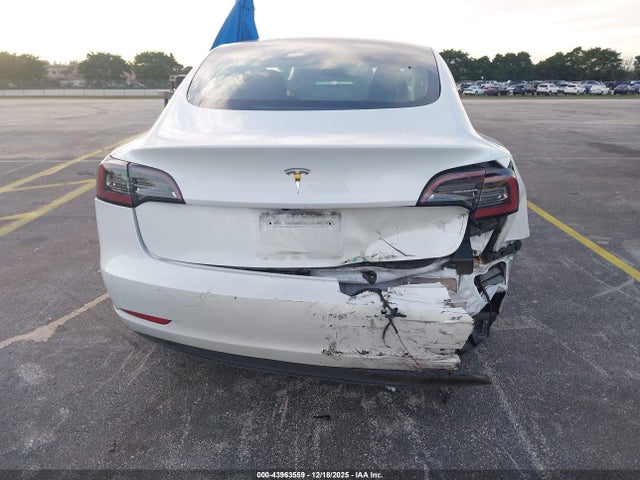 2022 TESLA MODEL 3 5YJ3E1EA4NF157593 Photo 5