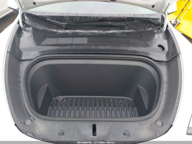 2021 TESLA MODEL Y 5YJYGDEE4MF214863 Photo 9