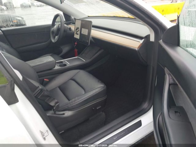 2021 TESLA MODEL Y 5YJYGDEE4MF214863 Photo 4