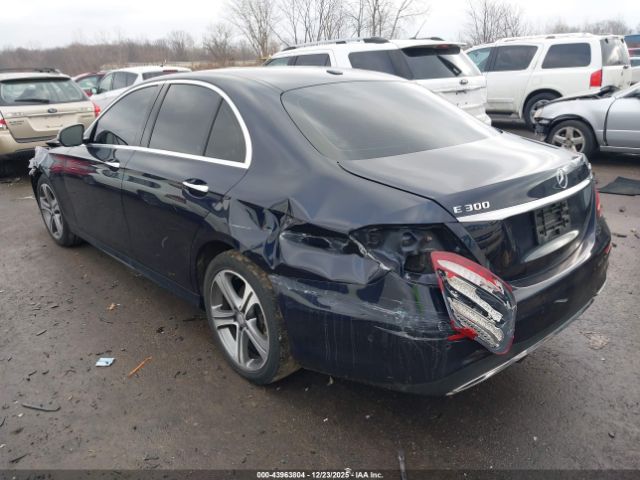 2017 MERCEDES-BENZ E 300 WDDZF4KB5HA167882 Photo 2