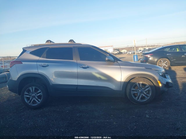 43963866 :رقم المزاد ، KNDEUCAA8P7440021 vin ، 2023 Kia Seltos S مزاد بيع