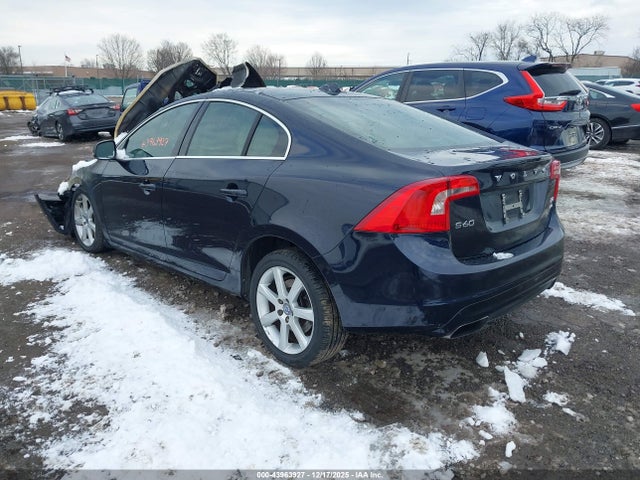 Volvo S60 T5 Premier 2016 YV1612TK6G2401786 Image 3