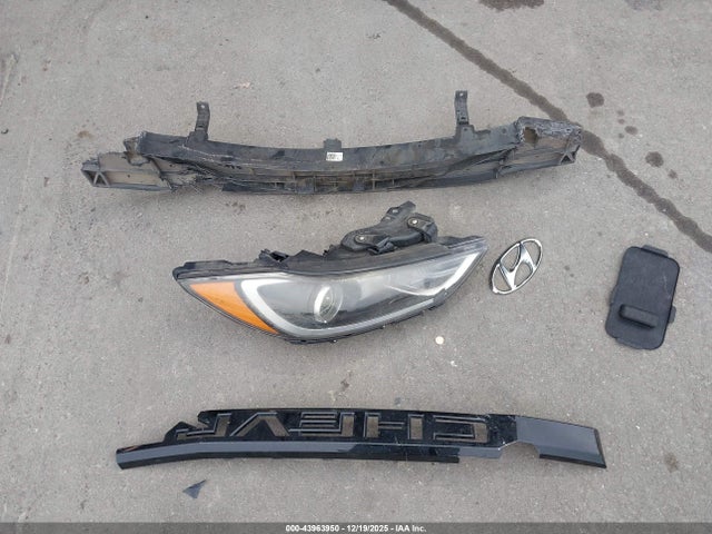 KMHD74LF5HU152537 Hyundai ELANTRA SE